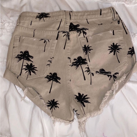 A Haley Boutique Palm Tree Shorts - Picture 3 of 4